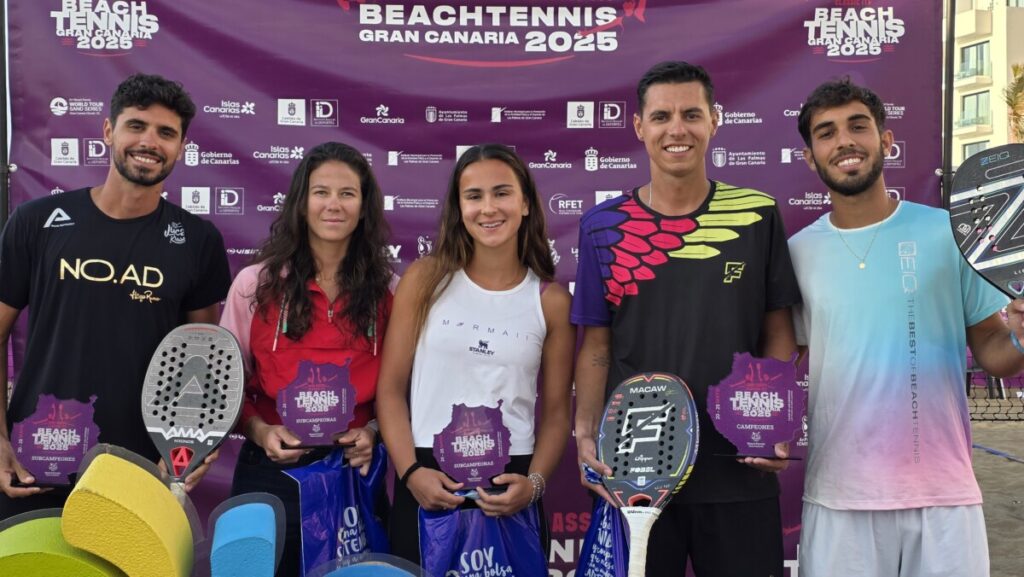 Vitória Marchezini de branco e Sophia Chow de vermelho (Foto: Programa PlayBT)