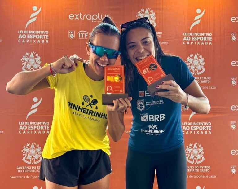 Ana Preisner de amarelo e Julia Nogueira de azul (Foto: @programaplaybt)