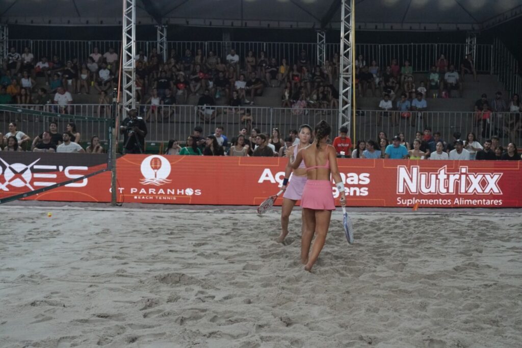 Vitória Marchezini de rosa e Chow de roxo (Foto: Veiga Produções)
